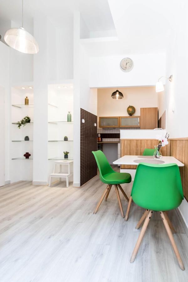 Leda's Next To The Danube And Fashion Street Appartement