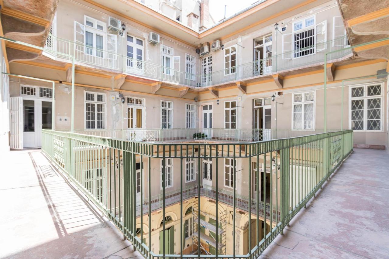 Leda's Next To The Danube And Fashion Street * Budapest